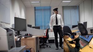 An example of BridgeXR's core gameplay.  The remote Operator (in picture) sees on her computer that the guard is coming, and warns the Agent in the room to hide.